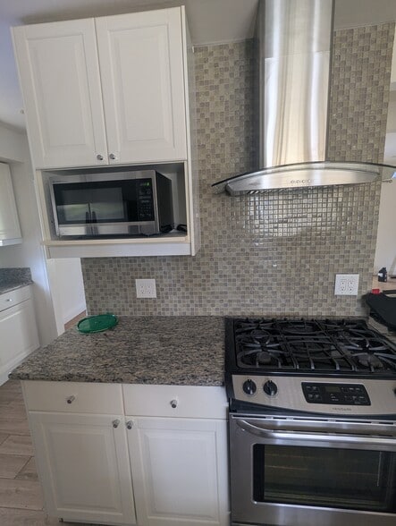 Building Photo - 14443 LA PLUMA DR