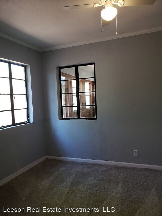 Building Photo - 3 br, 1 bath House - 4022 Independence Ave.