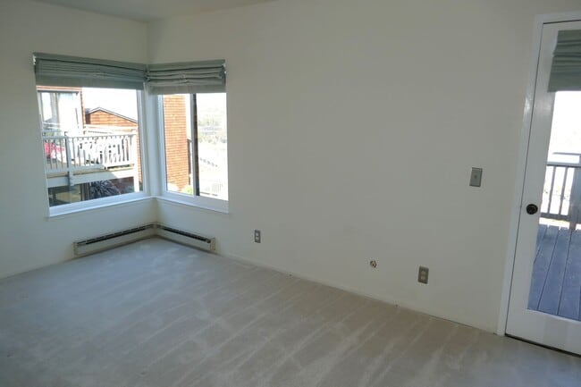 Building Photo - ONE LEVEL TOP-UNIT CONDO IN HEADLANDS WITH STUNNING BAY VIEWS