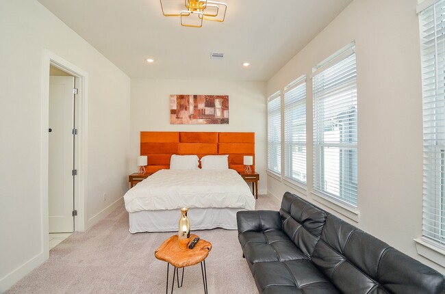 Building Photo - 5811 Fairdale Ln