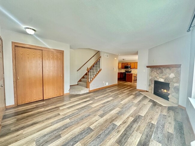Building Photo - Charming Pewaukee Townhome with Modern Touches and Ample Space