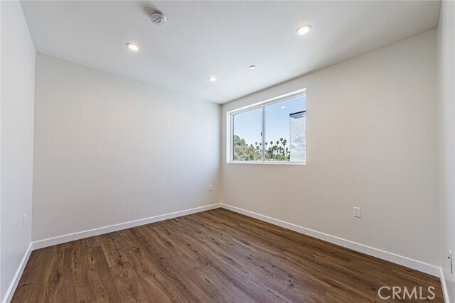 Building Photo - 1859 1/2 S Crenshaw Blvd