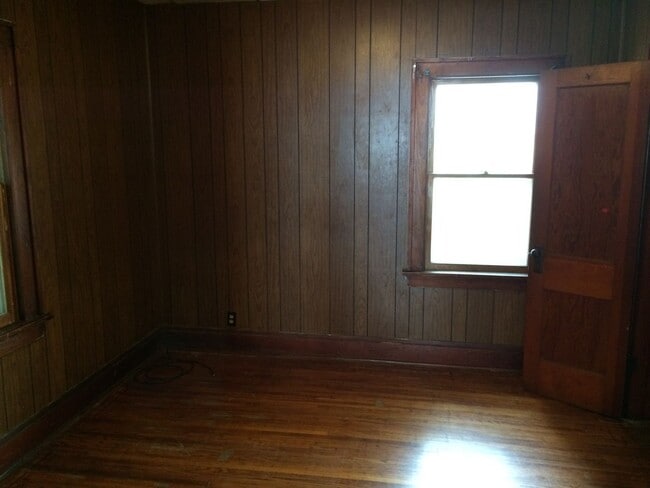 Building Photo - 408 Newell St