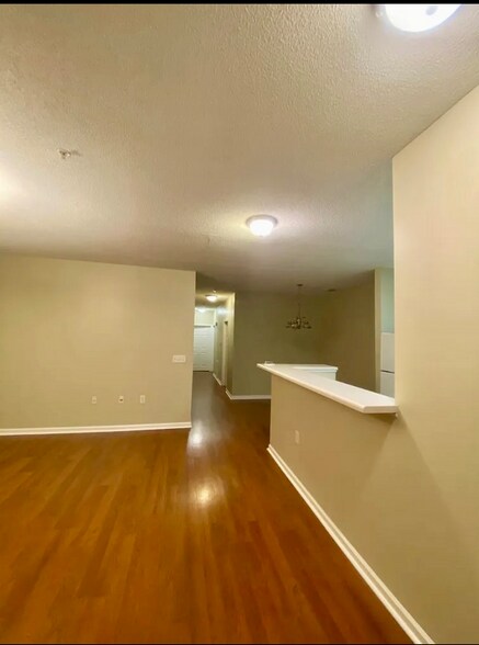 Building Photo - 421 McKenna Cir