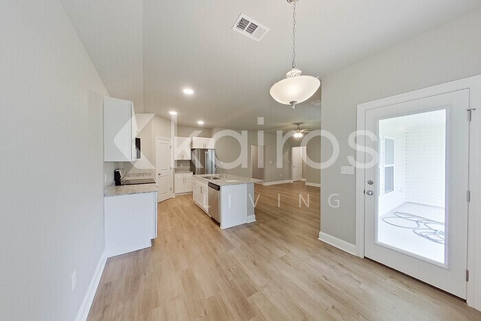 Building Photo - 13790 Pinyon Dr