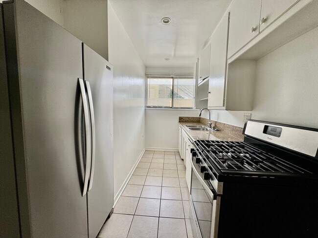 Building Photo - 337 Rexford Dr