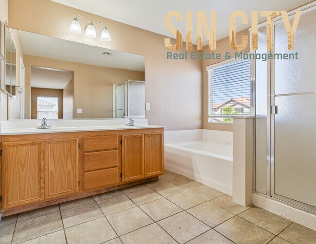 Building Photo - Spacious 4-Bedroom Oasis with 3.5 Baths in...
