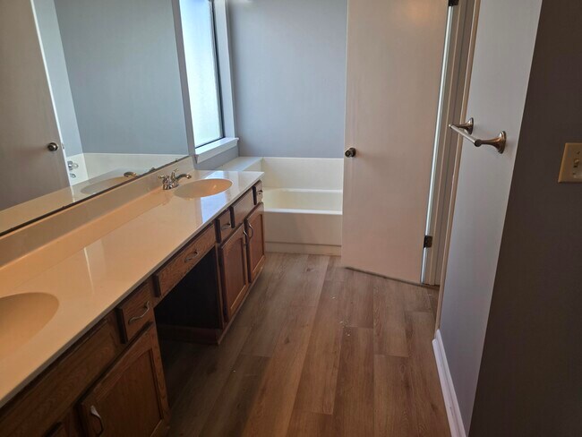 Building Photo - 3929 Balsam Dr