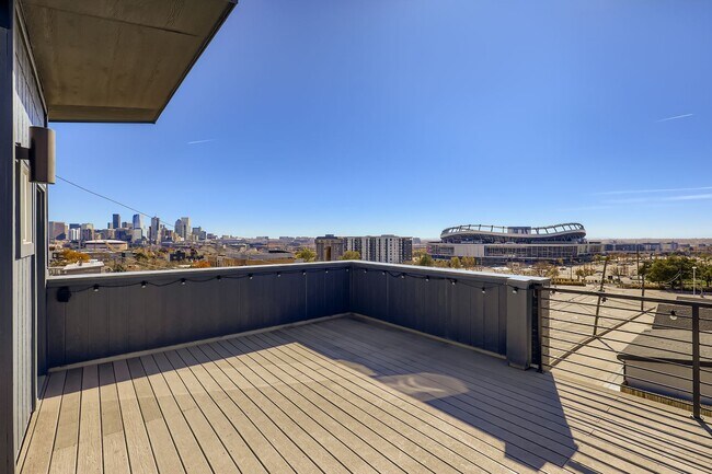 Building Photo - 2851 W 21st Ave