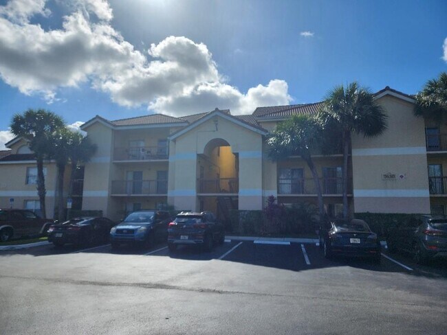 Building Photo - 7630 Westwood Dr