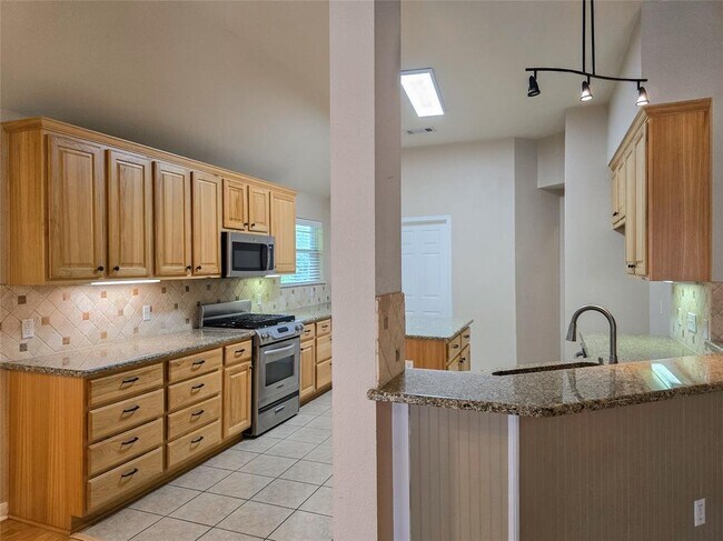 Building Photo - 15628 Fisher Island Dr