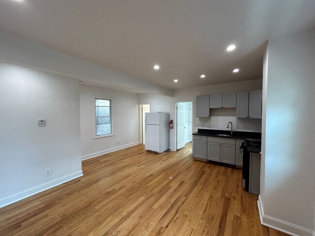 Building Photo - 1224 Monroe Ave