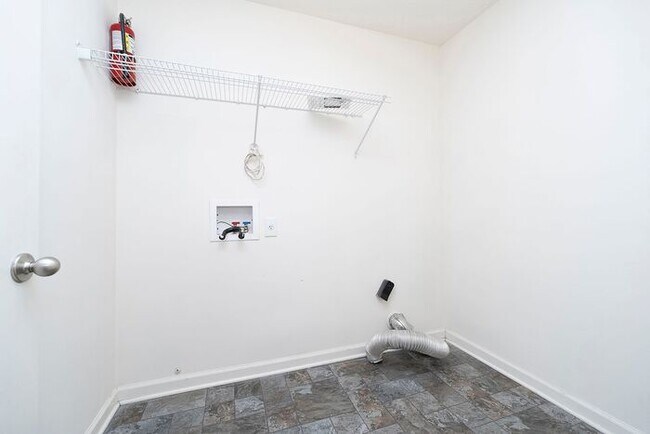 Building Photo - Spacious 3 Bed 2.5 Bath Home in Parks at W...