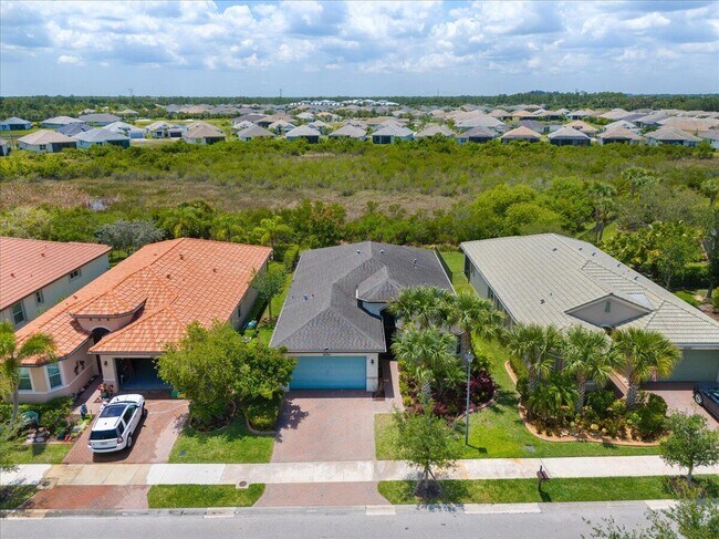 Building Photo - 12054 SW Bennington Cir