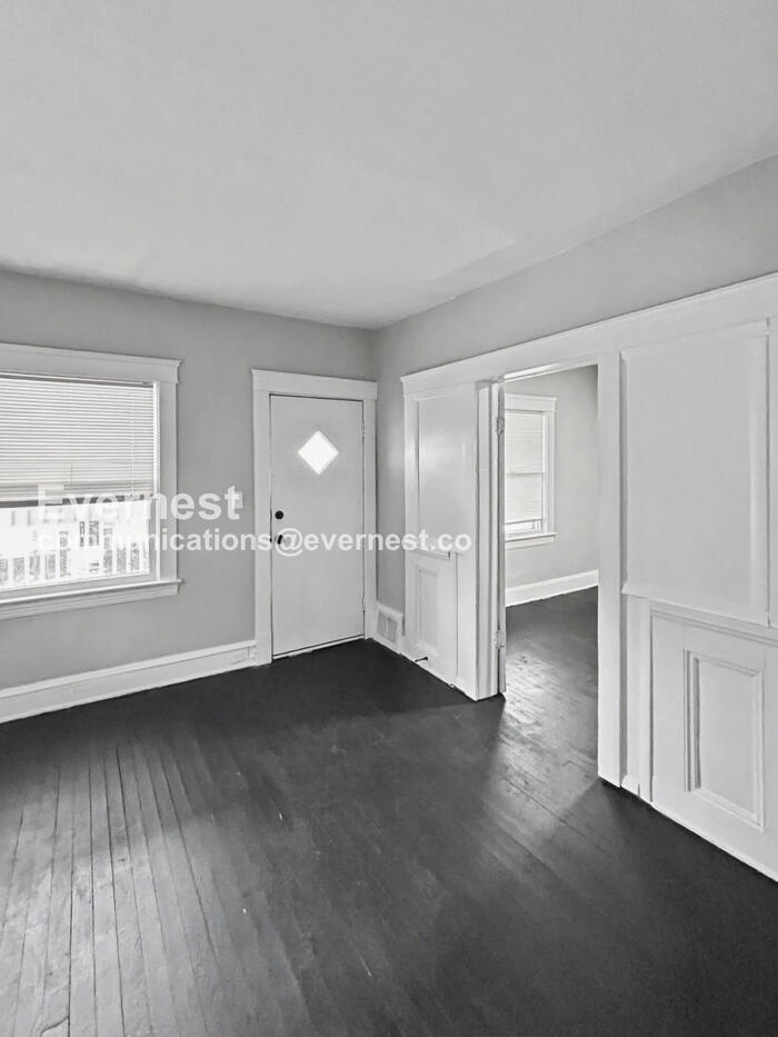 Building Photo - 2932 E 118th St