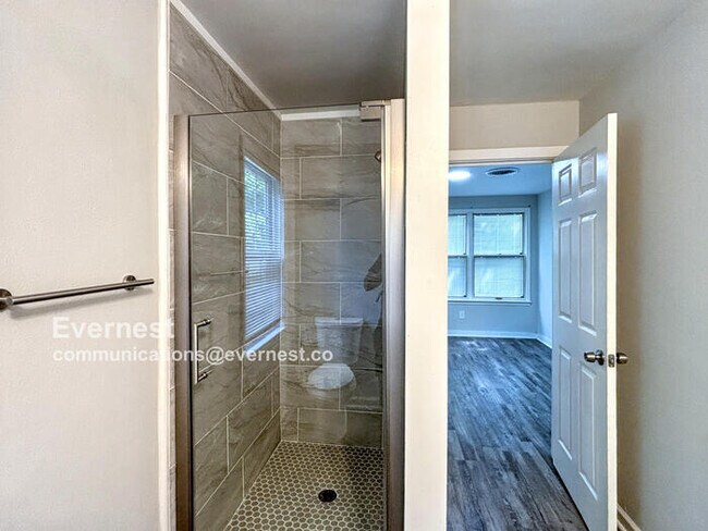 Building Photo - Charming 4-Bedroom Home with Comfort and O...