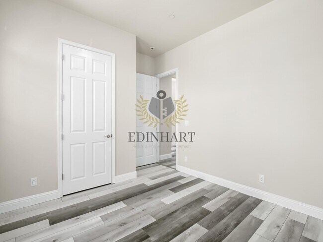 Building Photo - 1026 E Carnoustie Ave