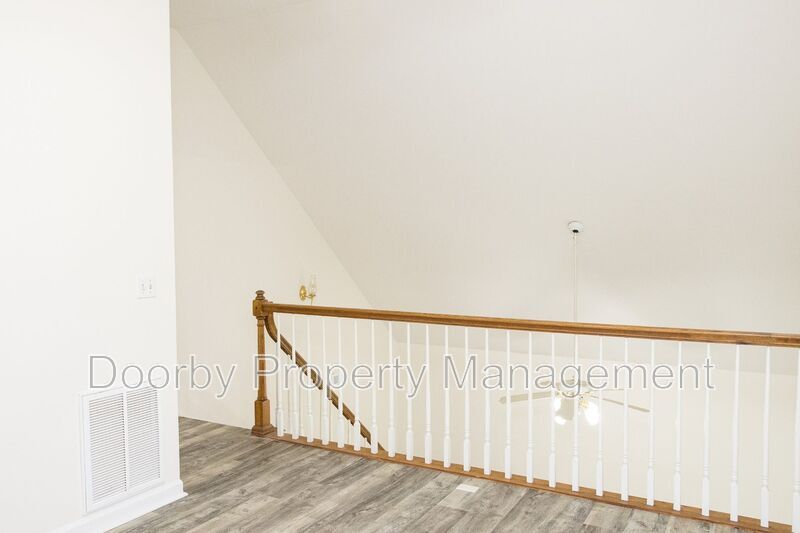 Building Photo - 1004 Roselawn Dr