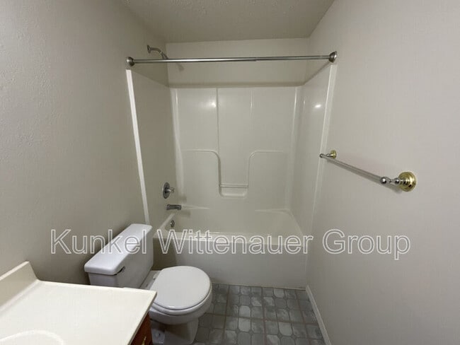 Building Photo - 1545 Fairoaks Dr