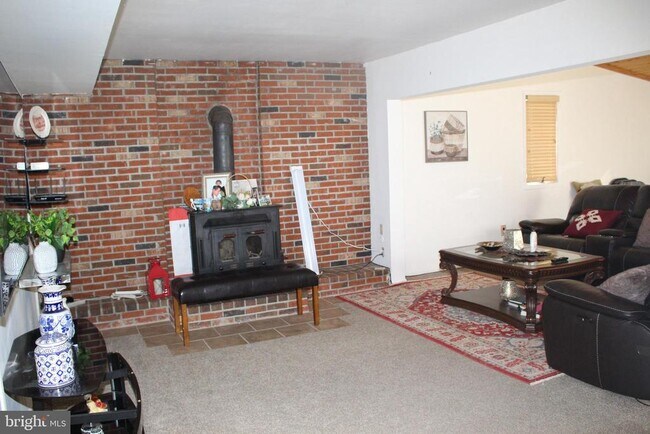 Building Photo - 219 Meadow Dr