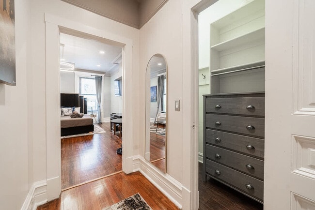 Building Photo - 68 E Cedar St