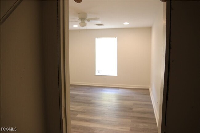 Building Photo - 320 Harry Ave S