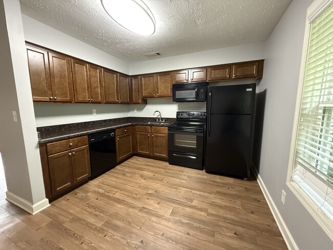 Building Photo - Courtyard Apartments