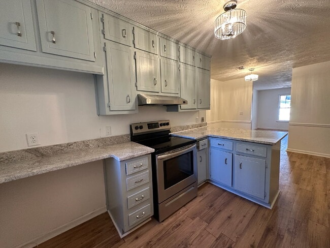Building Photo - Fully Renovated 2 Bedroom 2 Bath Duplex in Stone Mountain