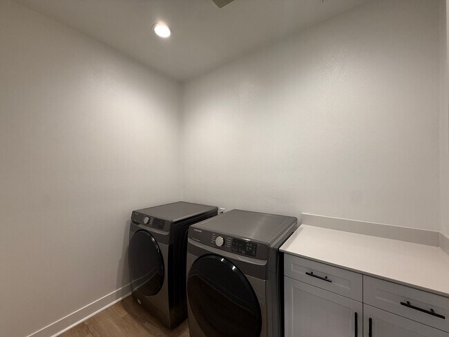 Building Photo - 39338 Stirrup Ct
