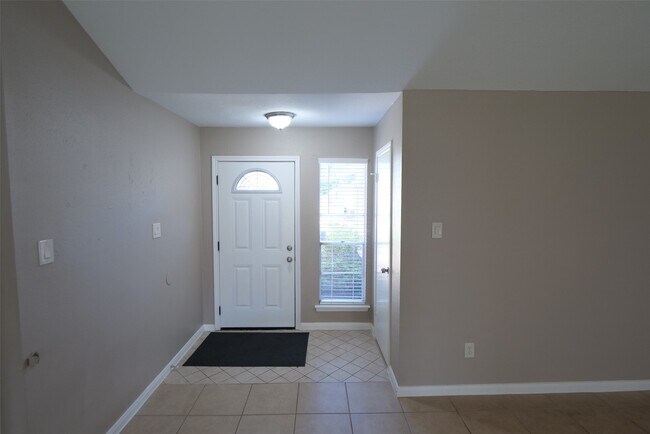 Building Photo - 915 Comstock Springs Dr