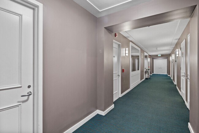 Building Photo - 100 Harborview Dr