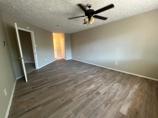 Building Photo - 15951 Manfield Dr