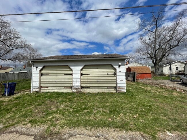 Building Photo - 921 NW D St