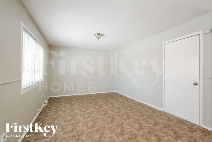 Building Photo - 510 Colony Dr