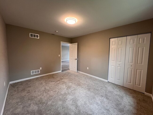 Building Photo - Brand New 2 bedroom Apartment in Parkland School District!
