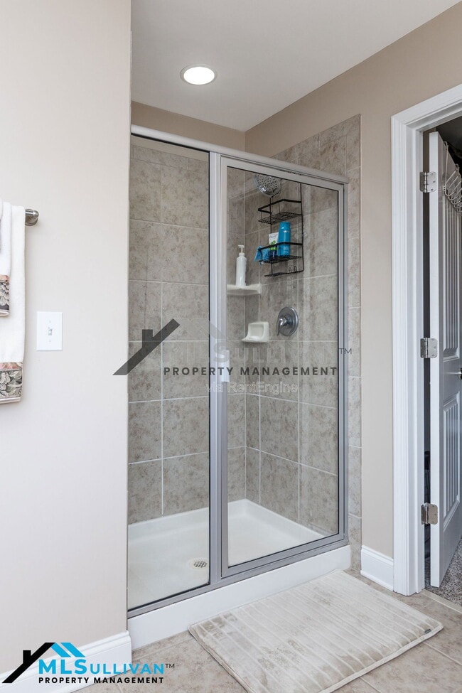 Building Photo - 913 Beech Glen Dr