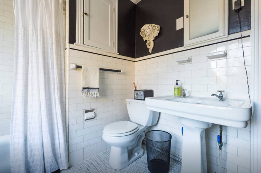 3rd floor bath - 2021 W Girard Ave
