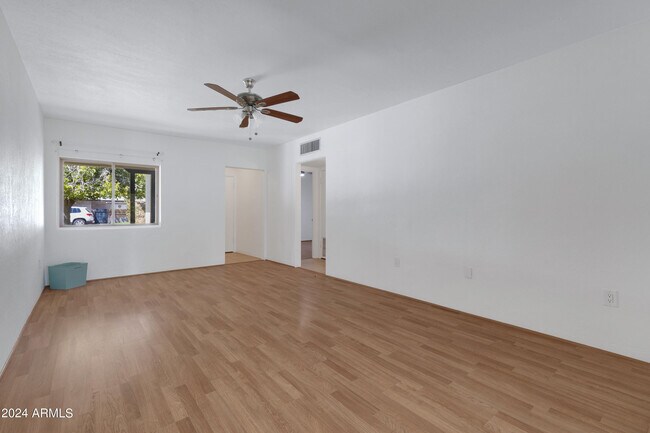 Building Photo - 335 E Solana Dr