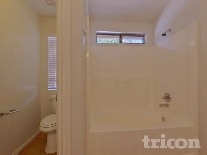 Building Photo - 2030 N 108th Dr