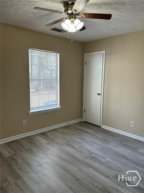 Building Photo - 105 Pelican Ln