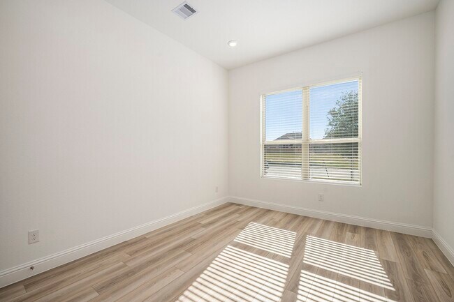 Building Photo - 3210 Blue Grama Bnd