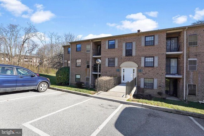 Building Photo - 3120 Valley Dr