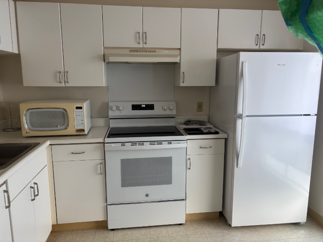 Building Photo - 94-626-626 Lumiaina St