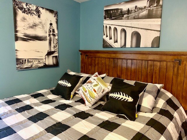 Building Photo - 2200 Brookview Ct