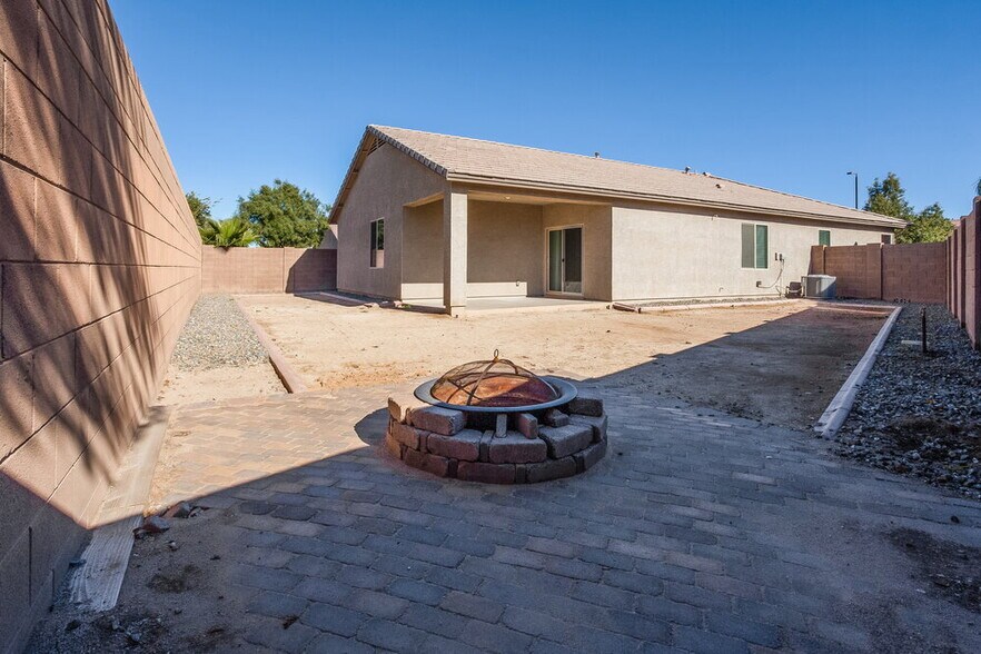Building Photo - 33022 N Falcon Trail