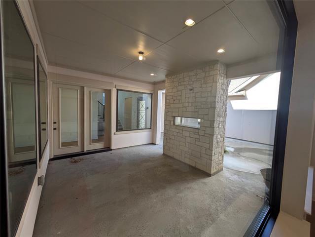 Building Photo - 913 Jamestown Ln