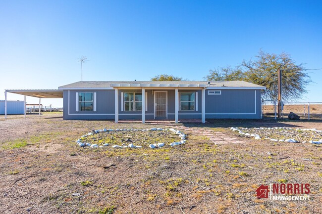 Building Photo - HORSE Property!! You Have Found a Gem