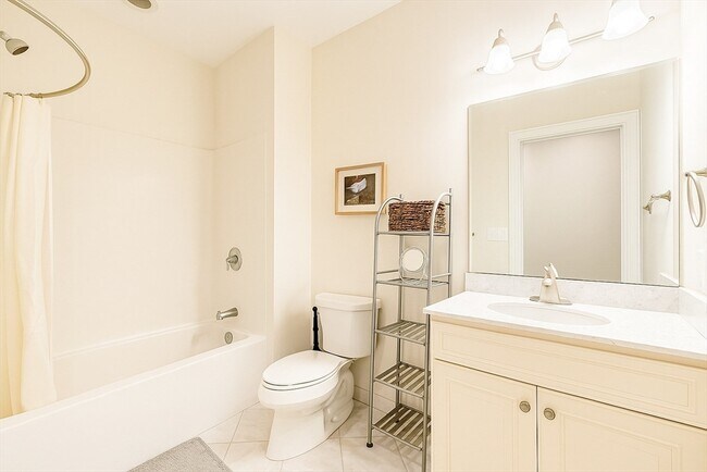 Building Photo - 463 Rutherford Ave