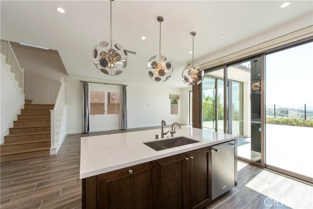 Building Photo - 108 Statura