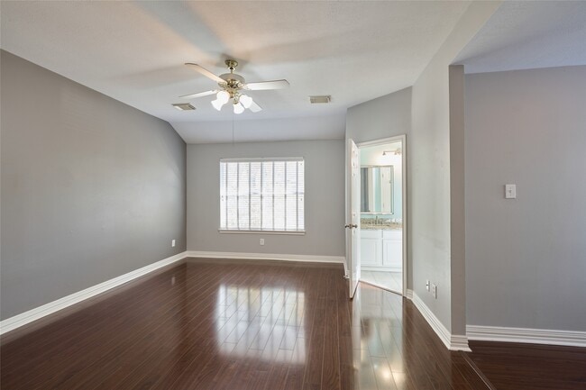 Building Photo - 39 N Walden Elms Cir